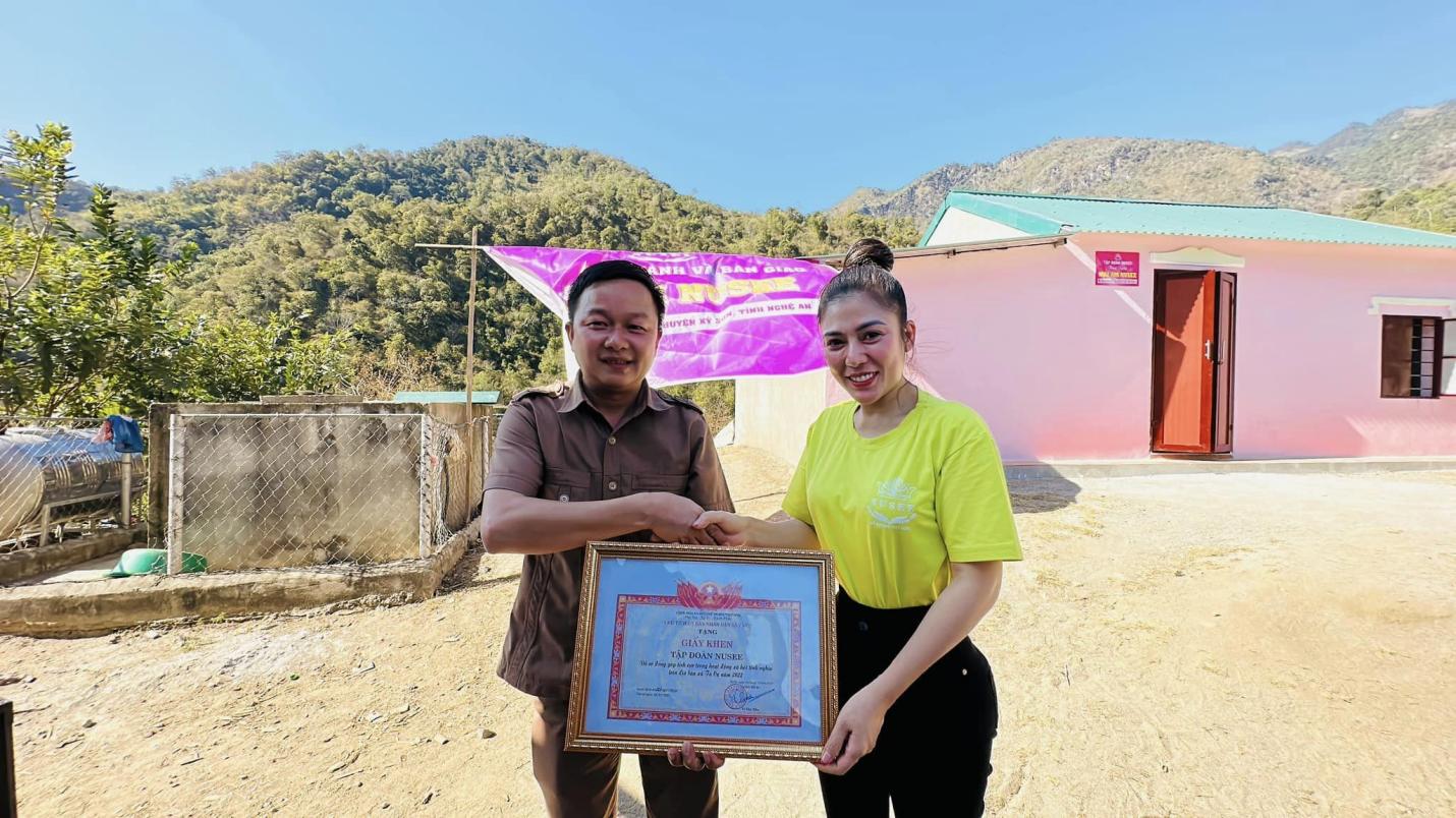Vợ chồng CEO thương hiệu Nusee d&ugrave;ng cả thanh xu&acirc;n l&agrave;m thiện nguyện - Ảnh 3.