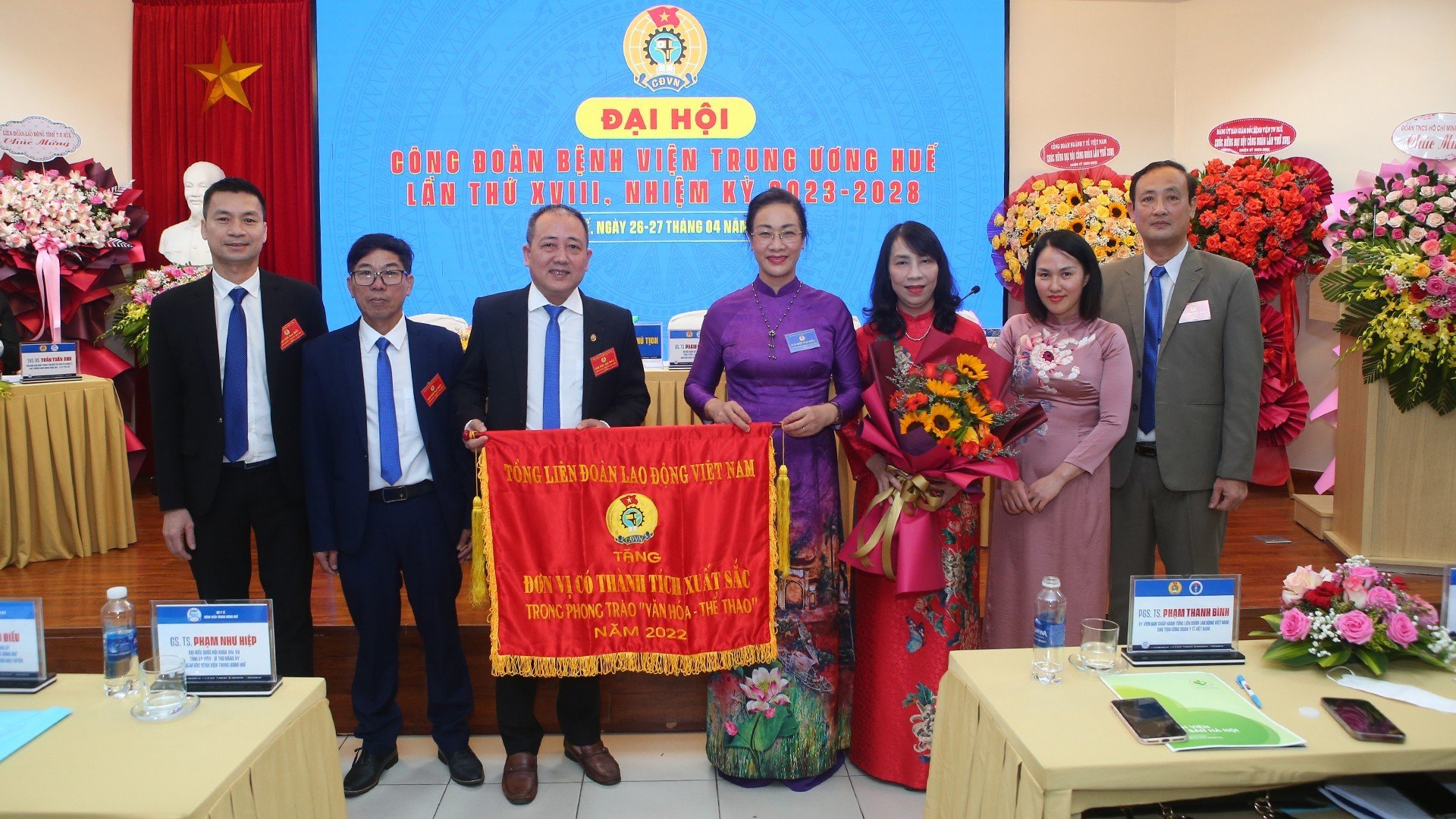 Chăm lo tốt đời sống cho đo&agrave;n vi&ecirc;n c&ocirc;ng đo&agrave;n Bệnh viện Trung ương Huế - Ảnh 2.