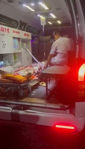 CSGT Đắk Nông nói gì về 2 clip "dừng xe cứu thương" gây bão mạng?