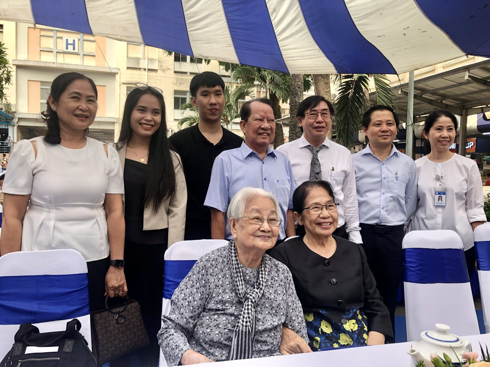 Cuộc gặp gỡ x&uacute;c động của c&aacute;c trường hợp thụ tinh ống nghiệm với y, b&aacute;c sĩ - Ảnh 6.