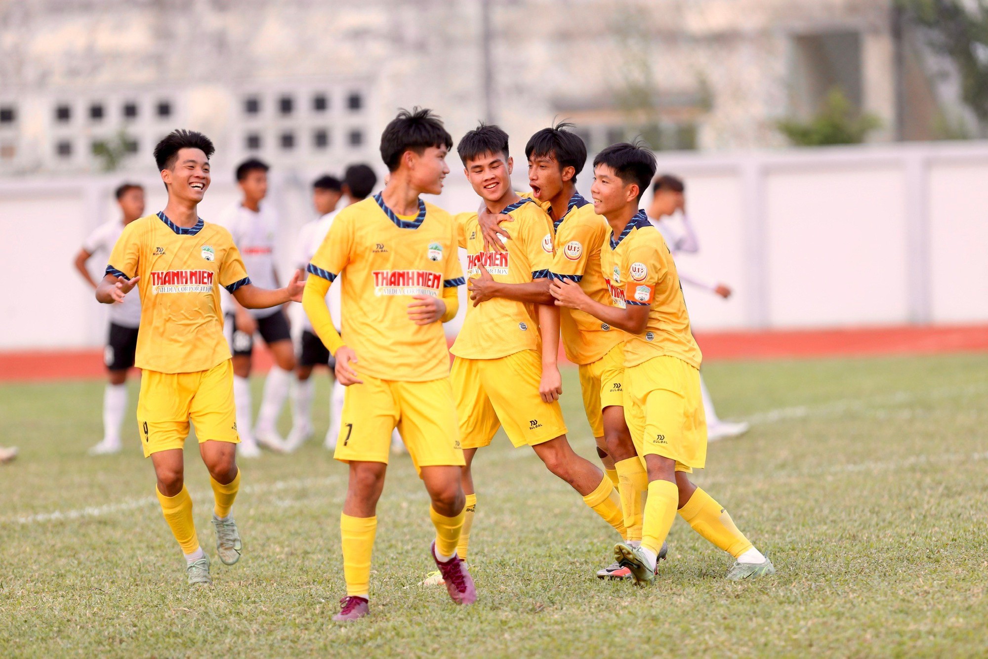 U19 VĐQG 2023: Bình Dương bị loại, lộ diện các đội vào tứ kết - Ảnh 2.