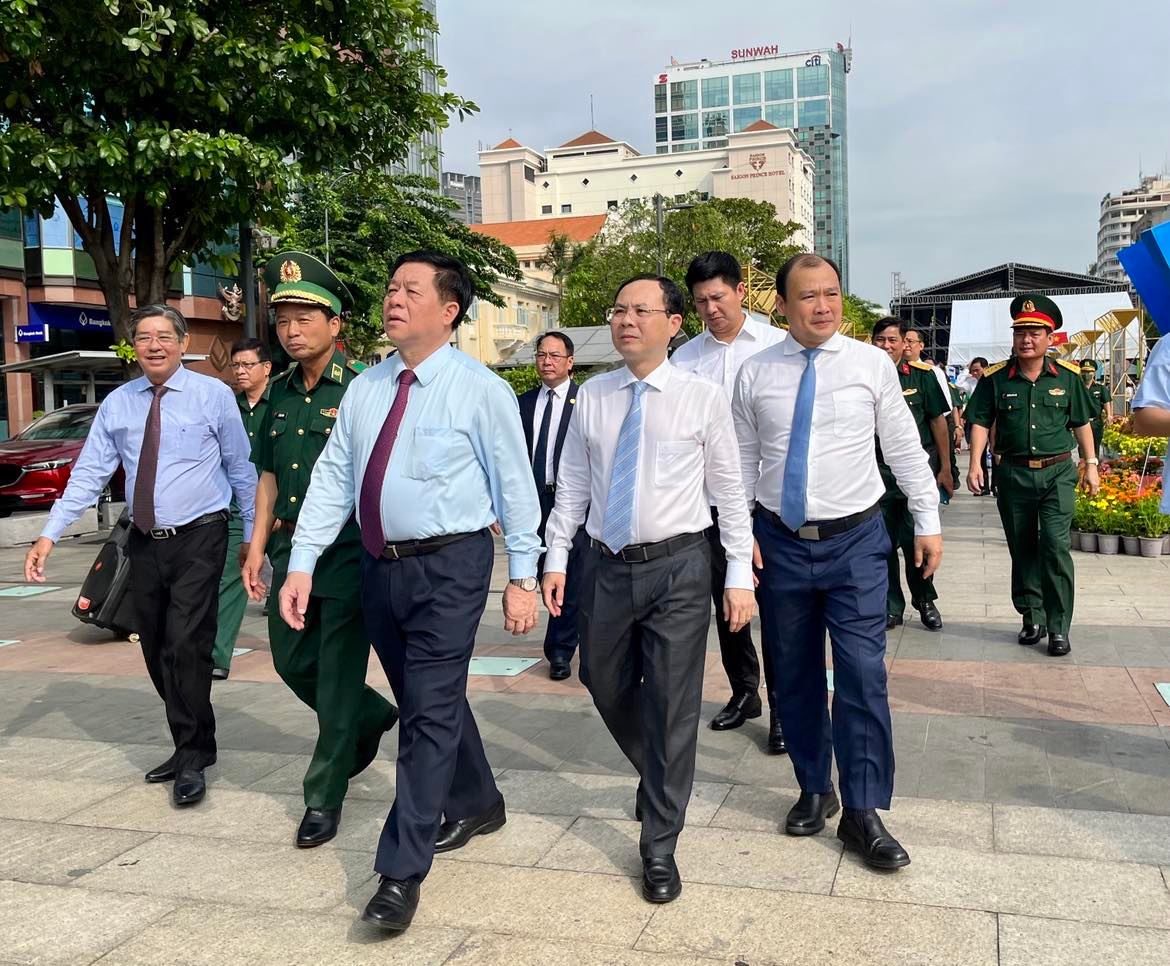 &Ocirc;ng Nguyễn Trọng Nghĩa dự triển l&atilde;m ảnh tự h&agrave;o một dải bi&ecirc;n cương - Ảnh 3.