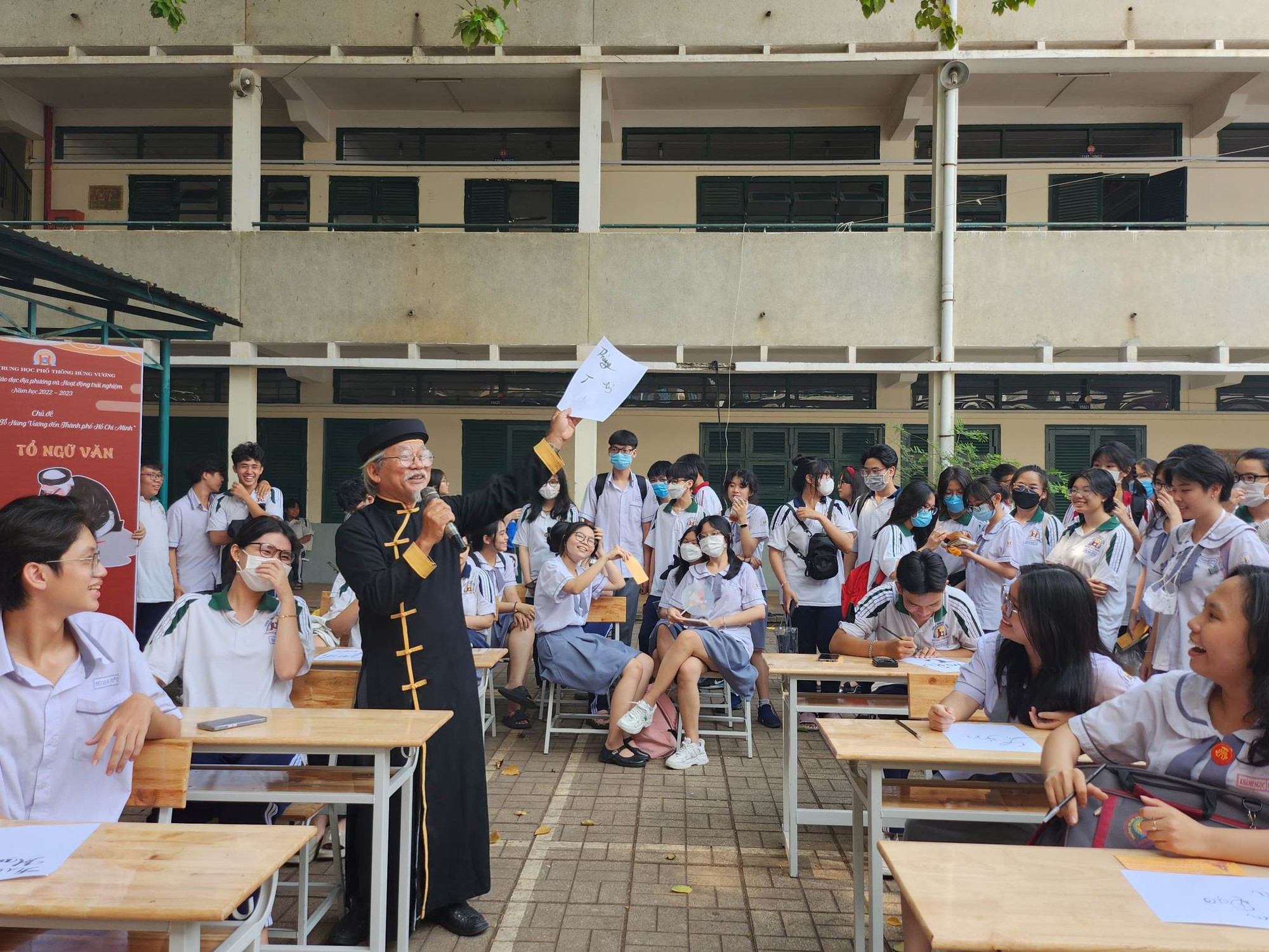 Độc đáo 2.000 học sinh Trường THPT Hùng Vương làm "đại sứ du lịch"