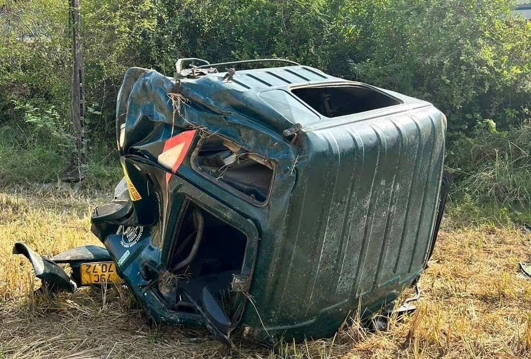 Đường sắt qua Khánh Hòa tê liệt nhiều giờ - Ảnh 1.