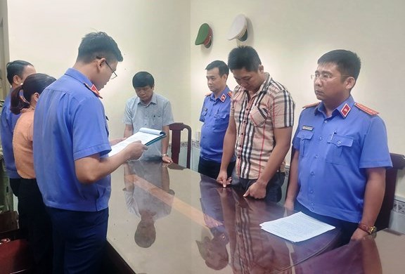 Môi giới hối lộ, nguyên chánh án TAND huyện Tư Nghĩa bị bắt giam