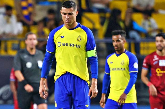 Ronaldo bị ch&acirc;n s&uacute;t Qatar v&agrave; Son Heung-min đ&aacute;nh bại ở giải thưởng Quả b&oacute;ng v&agrave;ng ch&acirc;u &Aacute;- Ảnh 1.