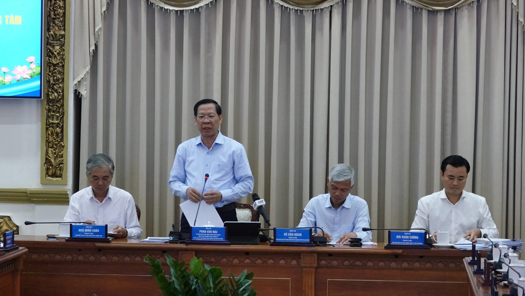 Không hoang mang, không chủ quan trong phòng chống COVID-19 - Ảnh 2.