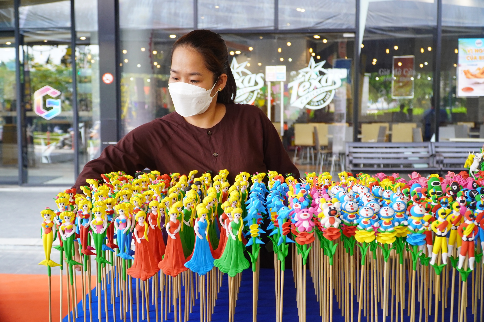 Thoả thích thưởng thức lẩu hoa, chè dừa nước ngũ sắc tại lễ hội của Gigamall
