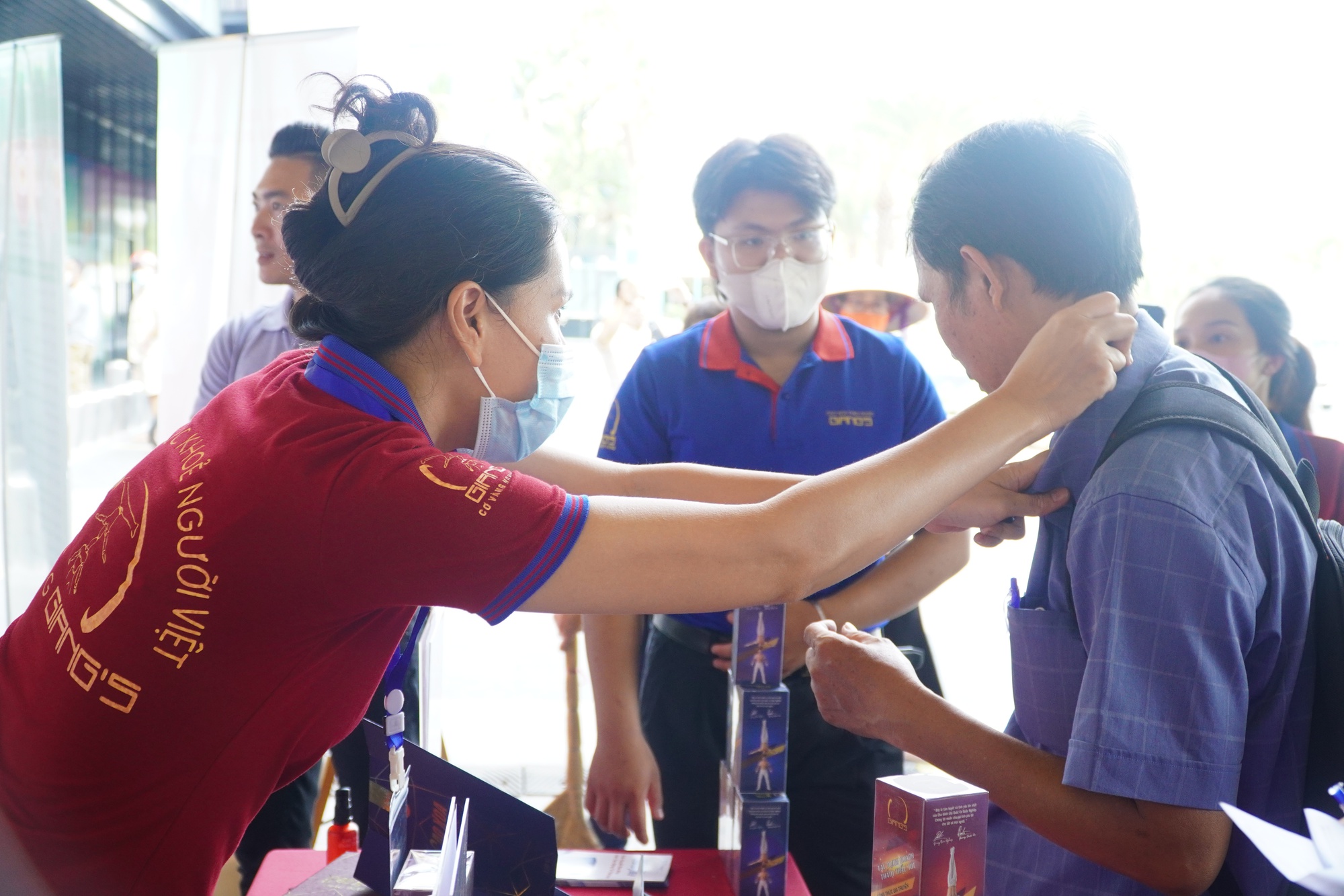 Thoả thích thưởng thức lẩu hoa, chè dừa nước ngũ sắc tại lễ hội của Gigamall - Ảnh 7.