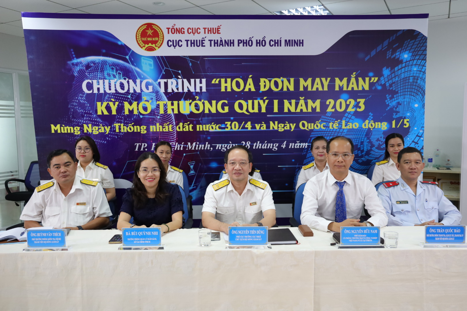 Nhà thuốc trúng lớn xổ số hóa đơn của ngành thuế