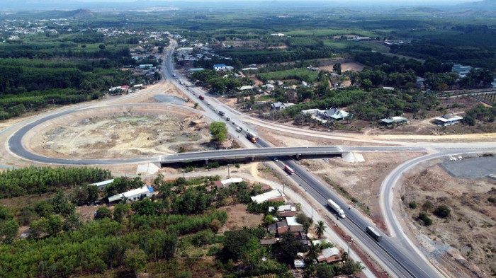 Đi lại trên cao tốc Phan Thiết - Dầu Giây và Mai Sơn - Quốc lộ 45 như thế nào?