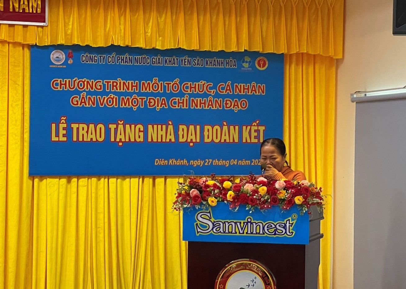Người mẹ rớt nước mắt ngày nhận căn nhà "Đại đoàn kết "