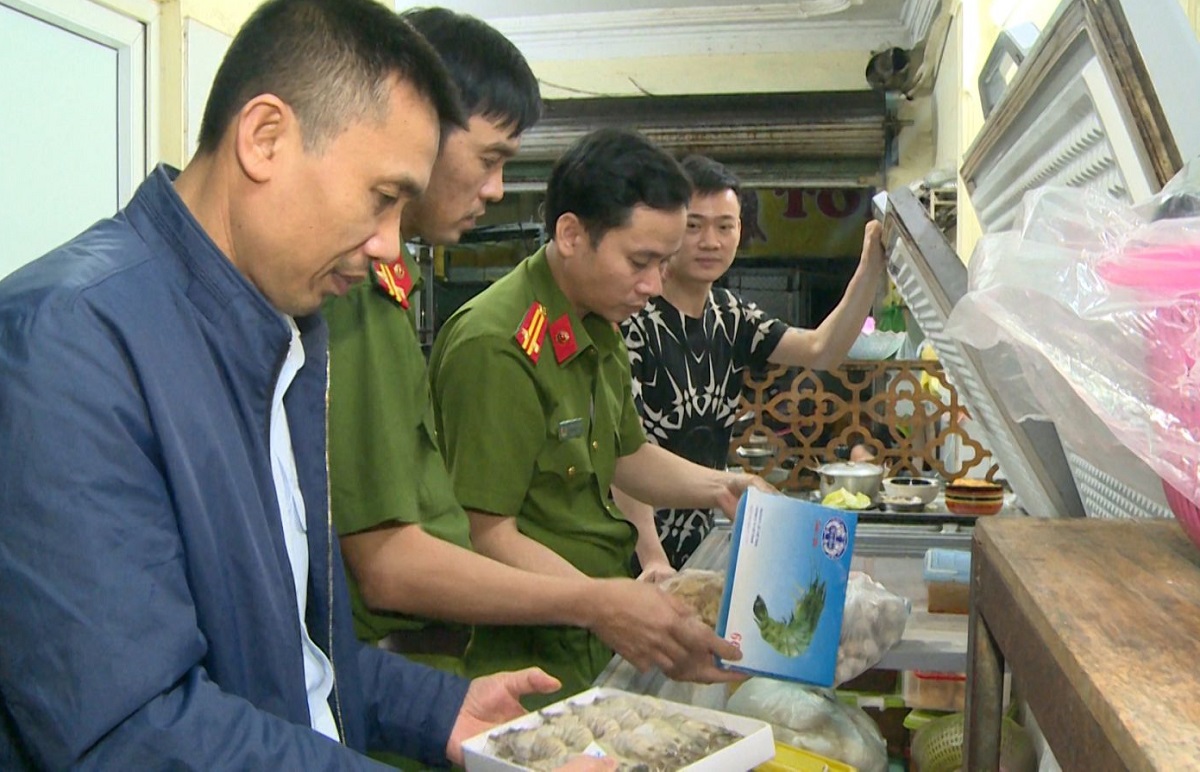 Ph&aacute;t hiện h&agrave;ng loạt qu&aacute;n lẩu nướng ở Thanh H&oacute;a kh&ocirc;ng đảm bảo vệ sinh - Ảnh 1.