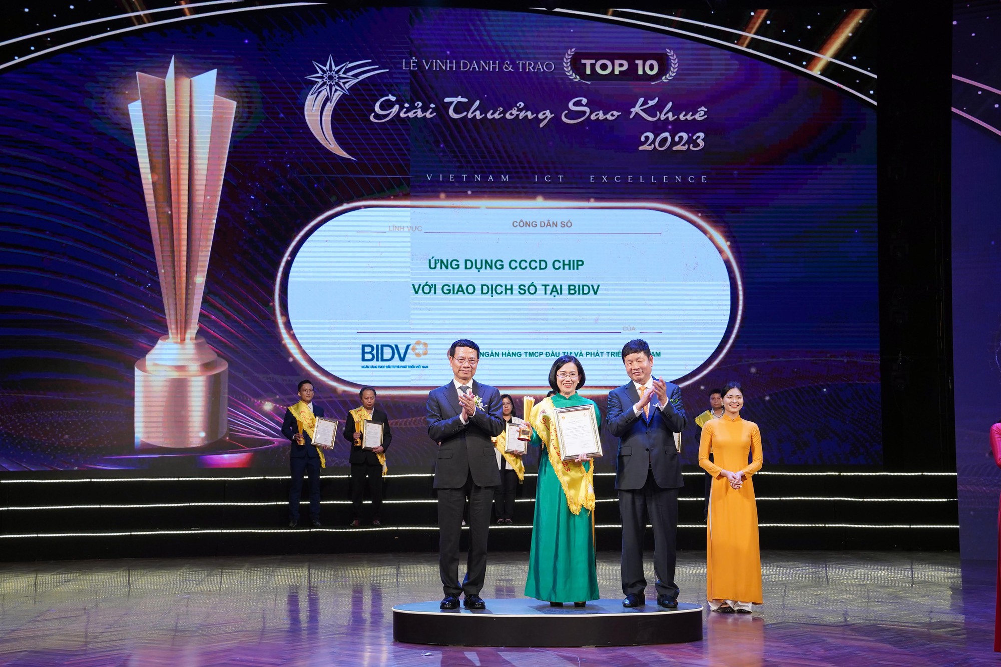 9 sản phẩm công nghệ thông tin của BIDV đạt giải Sao Khuê 2023 - Ảnh 2.