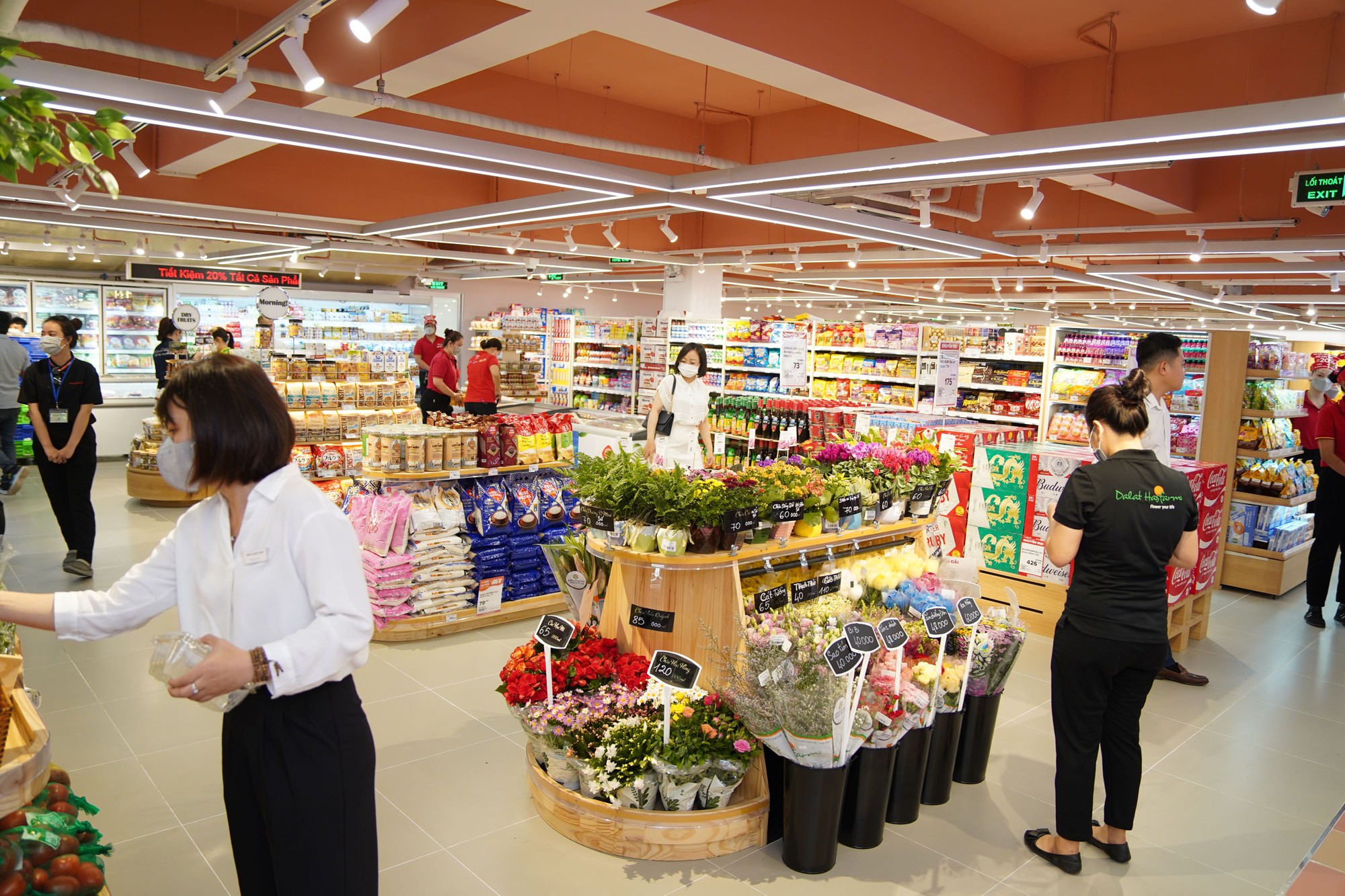 WinCommerce ra mắt m&ocirc; h&igrave;nh si&ecirc;u thị cao cấp WinMart Premium - Ảnh 2.