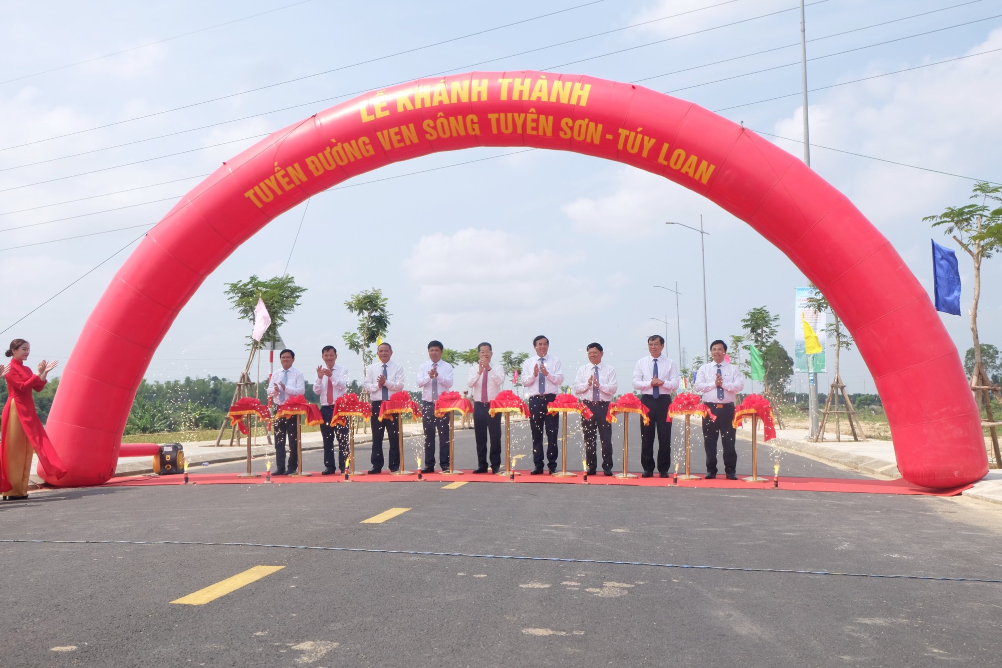 Khánh thành đường ven sông tuyệt đẹp ở Đà Nẵng - Ảnh 2.