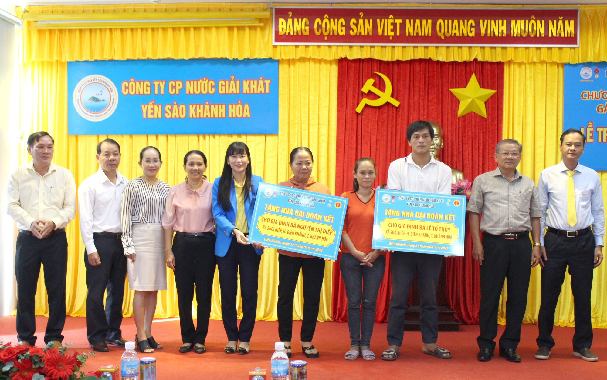 Người mẹ rớt nước mắt ngày nhận căn nhà Đại đoàn kết - Ảnh 1.