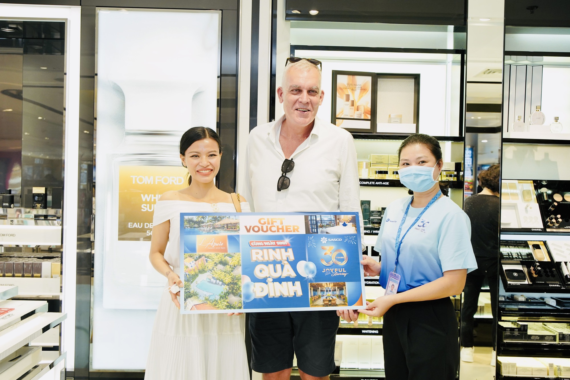Hơn 30.000 quà tặng mua sắm, ẩm thực tại sân bay Tân Sơn Nhất