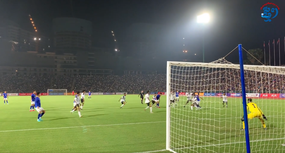 SEA Games 32: Chủ nhà U22 Campuchia soán ngôi đầu bảng A - Ảnh 1.