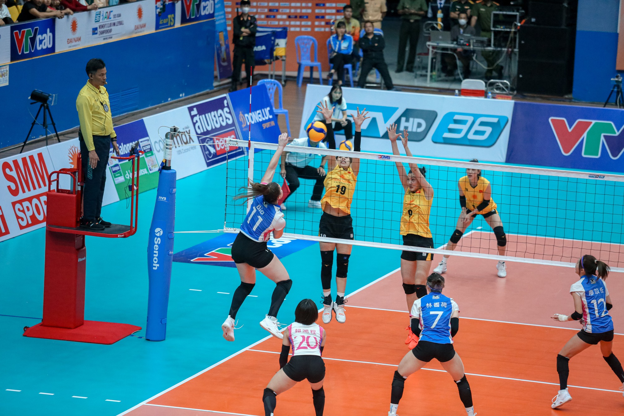 To&agrave;n thắng v&ograve;ng bảng, tuyển b&oacute;ng chuyền nữ Việt Nam đoạt v&eacute; b&aacute;n kết AVC Cup - Ảnh 2.