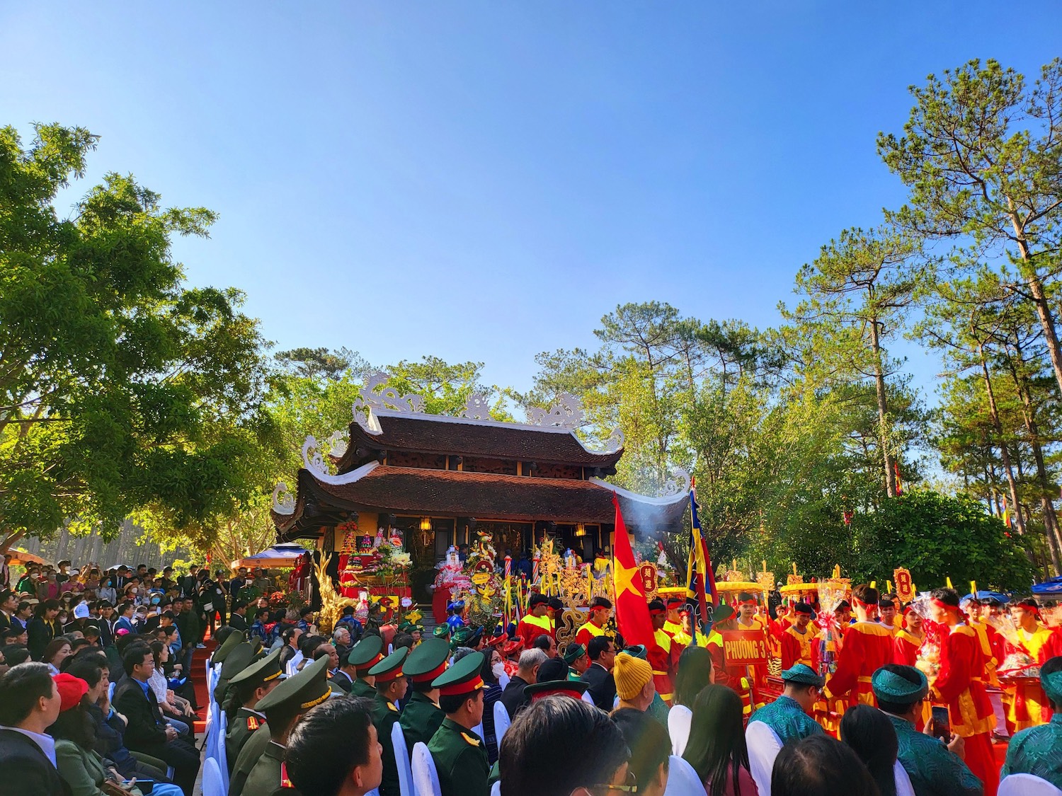 Hướng về cội nguồn, dâng hương tưởng nhớ vua Hùng tại Đền thờ Âu Lạc tỉnh Lâm Đồng - Ảnh 1.