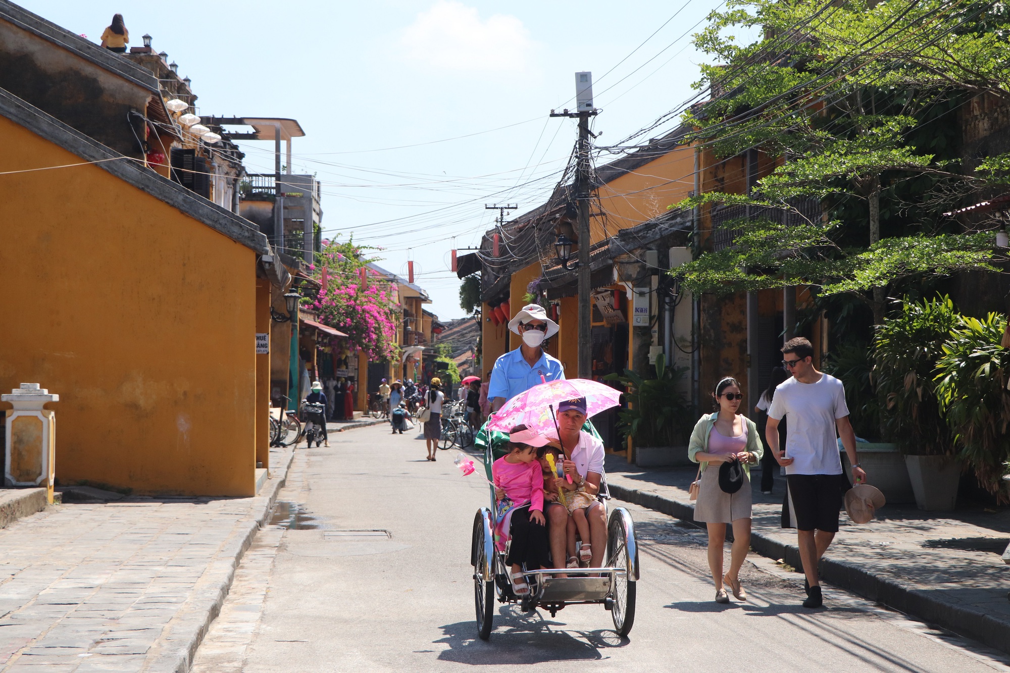 Đi v&agrave;o phố cổ Hội An bắt buộc phải mua v&eacute;, người địa phương c&oacute; lối đi ri&ecirc;ng - Ảnh 2.