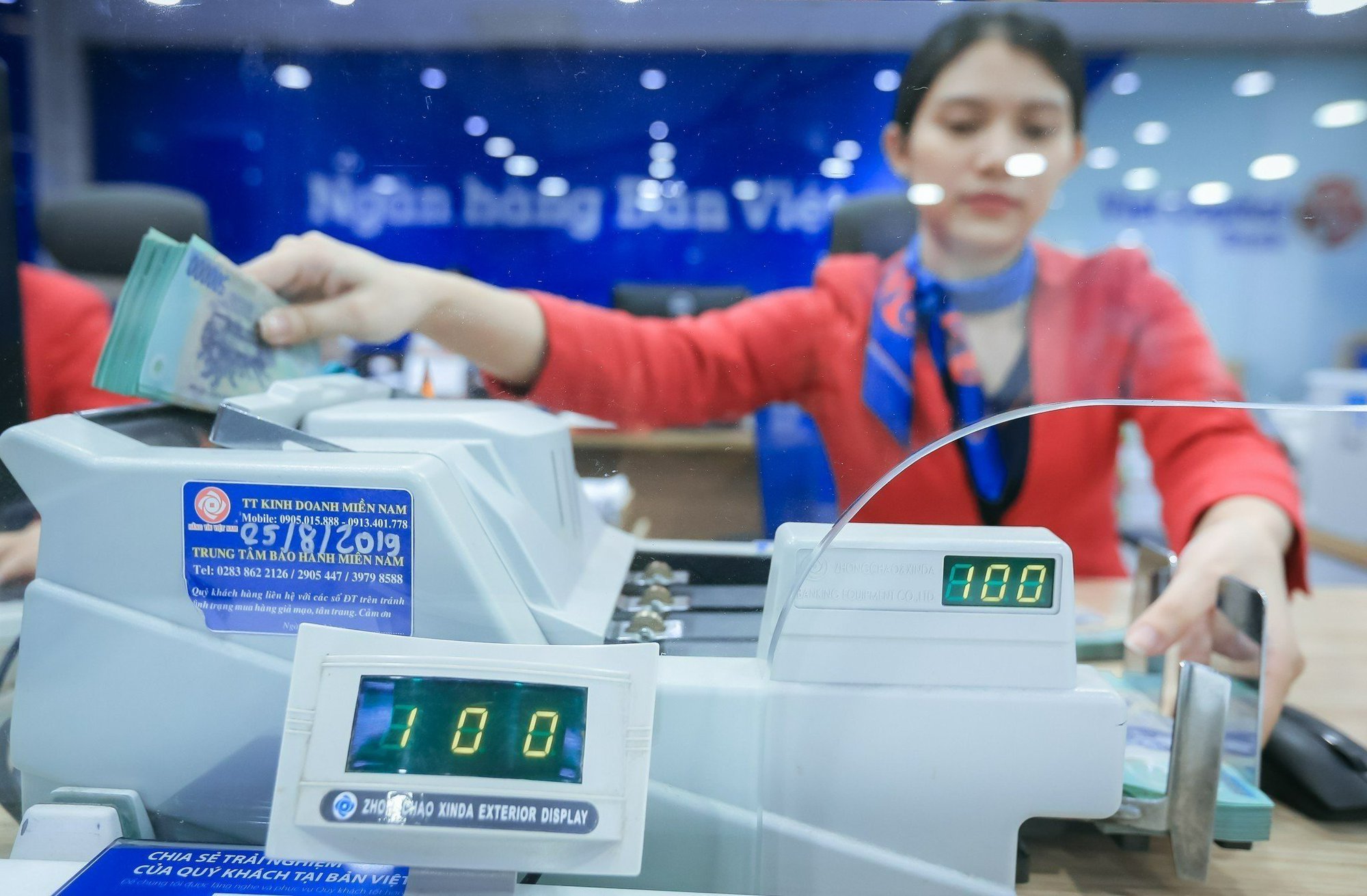 C&aacute;c ng&acirc;n h&agrave;ng tiếp tục c&oacute; đợt giảm l&atilde;i suất mới