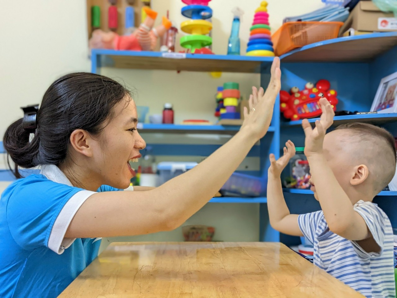 Xúc động tâm sự của giáo viên dạy trẻ rối loạn phổ tự kỉ