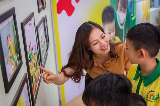 X&uacute;c động t&acirc;m sự của gi&aacute;o vi&ecirc;n dạy trẻ rối loạn phổ tự kỉ - Ảnh 5.