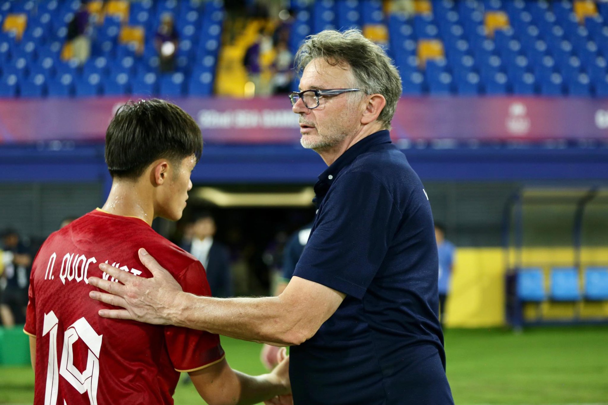 HLV Troussier nói gì về trận thắng của U22 Việt Nam?