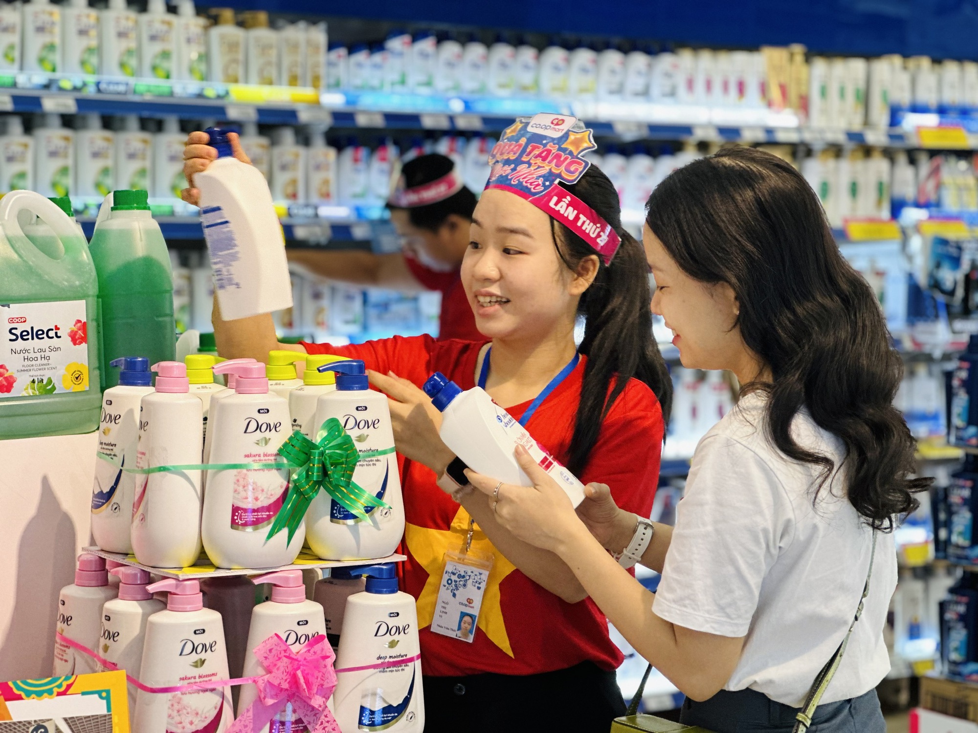 Mua sắm tưng bừng mừng lễ lớn - Ảnh 9.