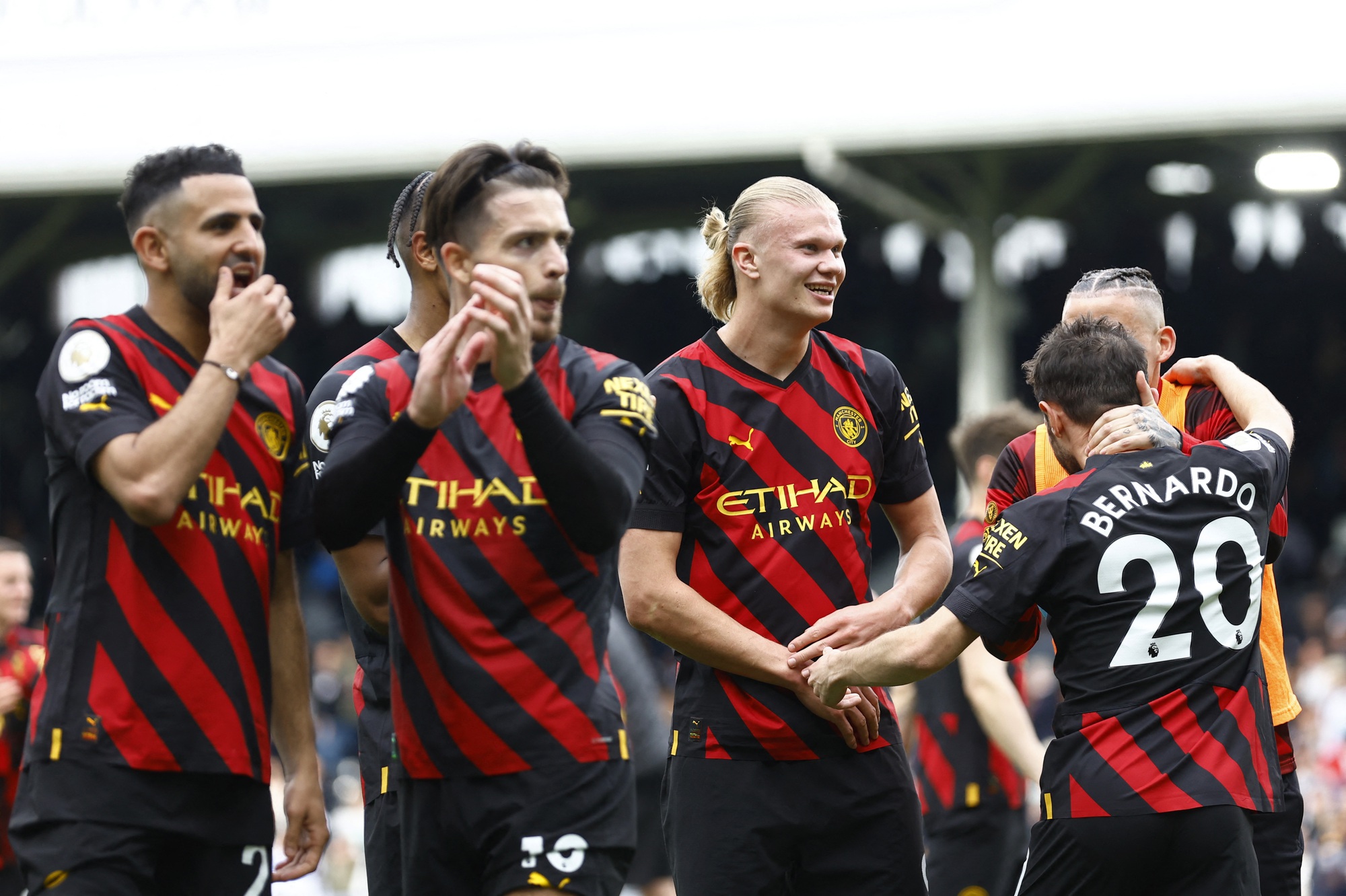 Haaland lập kỷ lục, Man City l&ecirc;n ng&ocirc;i đầu Ngoại hạng Anh - Ảnh 6.