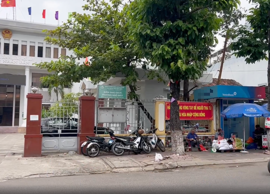 Nhiều cây ATM “mọc chui” trong trụ sở cơ quan hành chính nhà nước