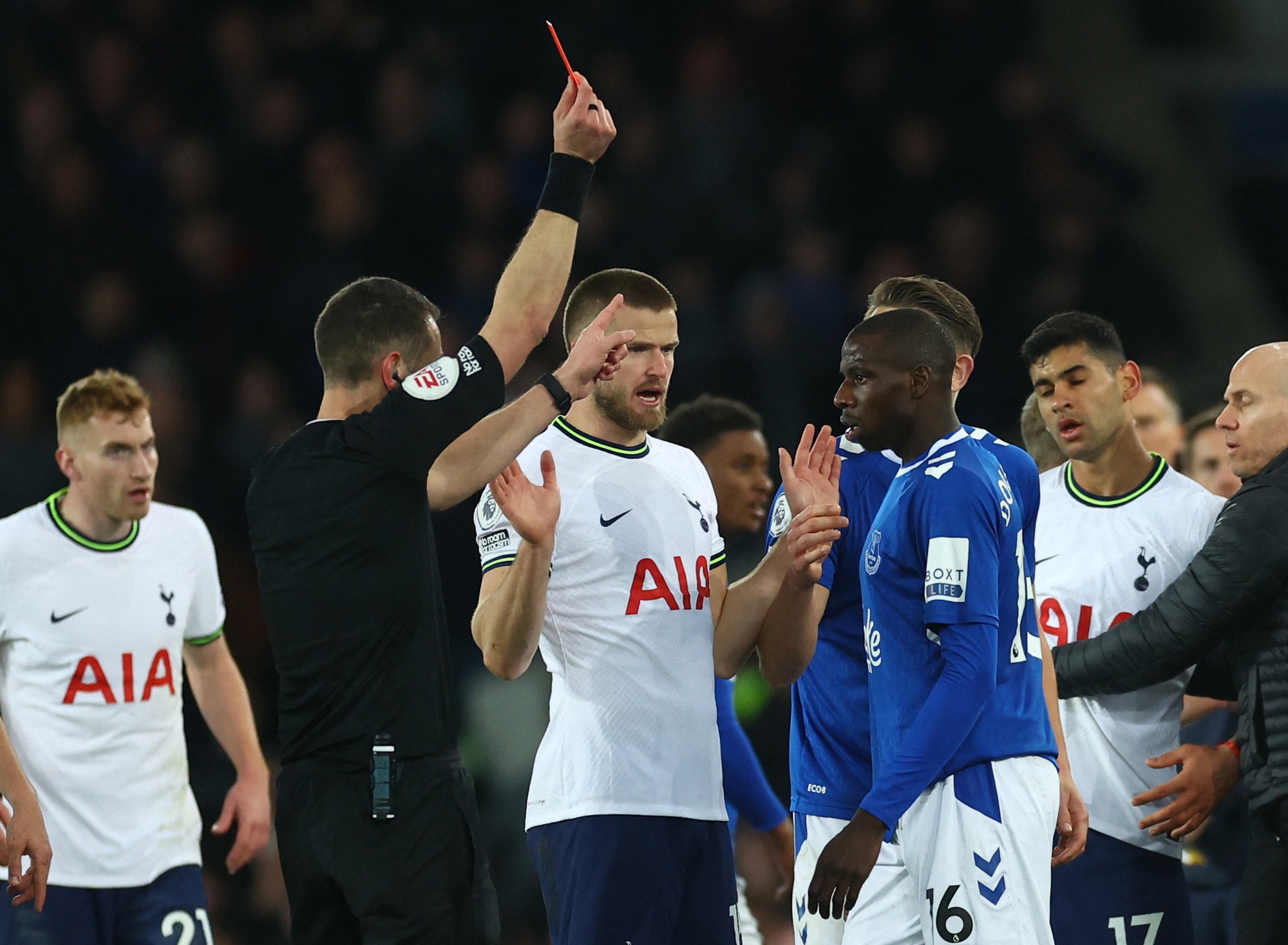 Rơi chiến thắng trước Everton, Tottenham vẫn đẩy Man United khỏi Top 4