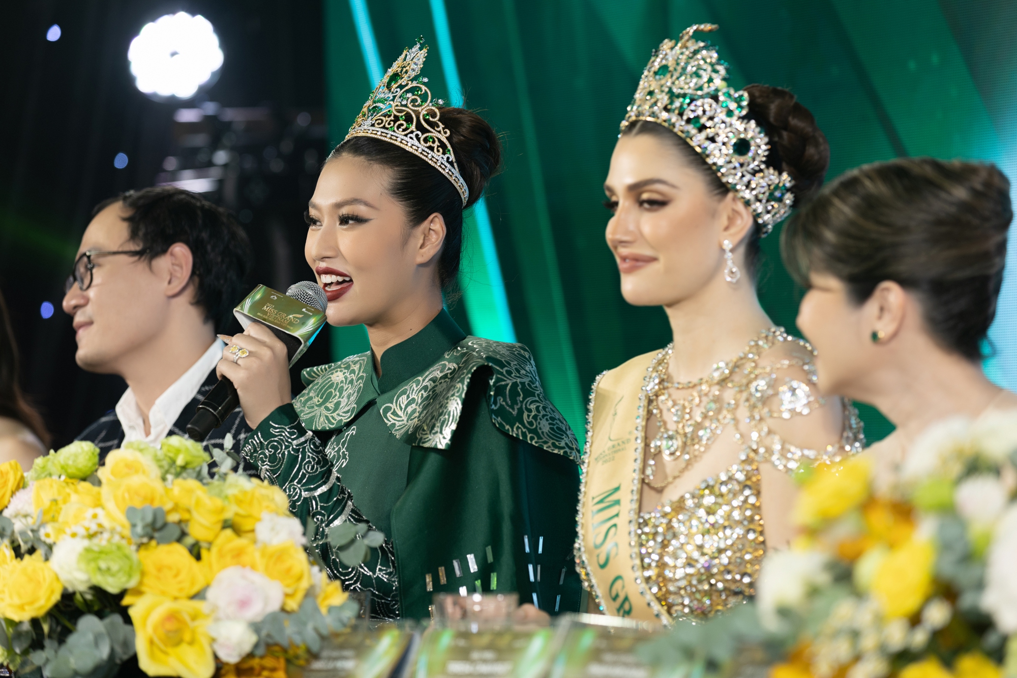 Khởi động 2 cuộc thi hoa hậu tại Việt Nam