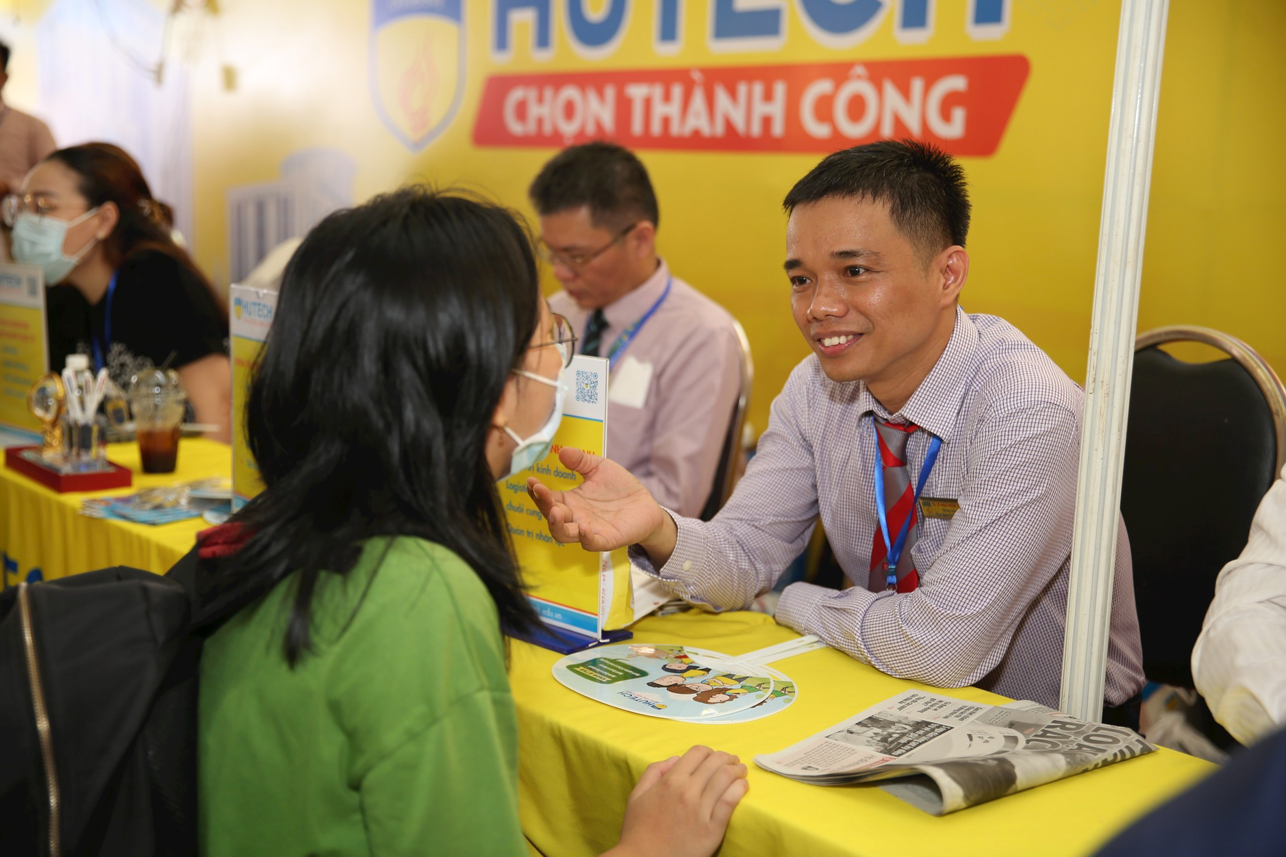 Đến tận trường tìm ứng viên phù hợp