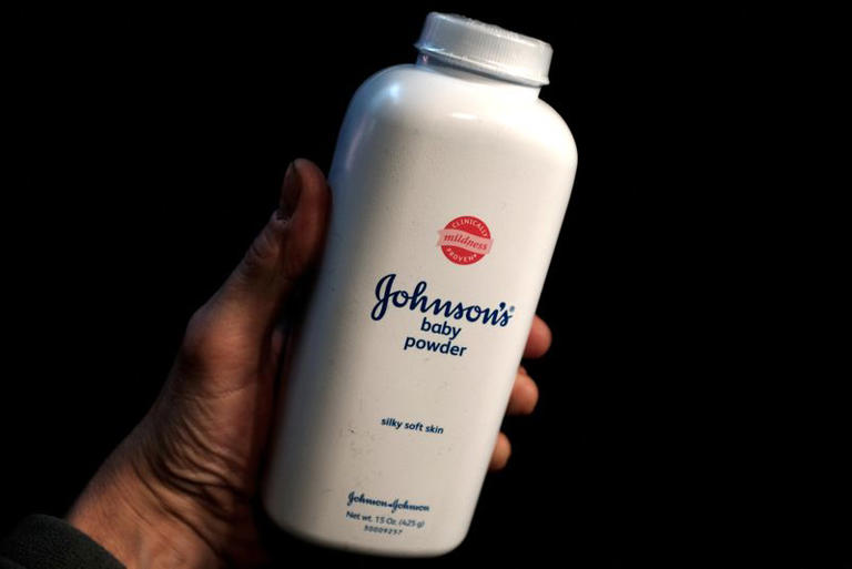 Sản phẩm gây ung thư, Johnson & Johnson phải chi gần 9 tỉ USD để xử lý