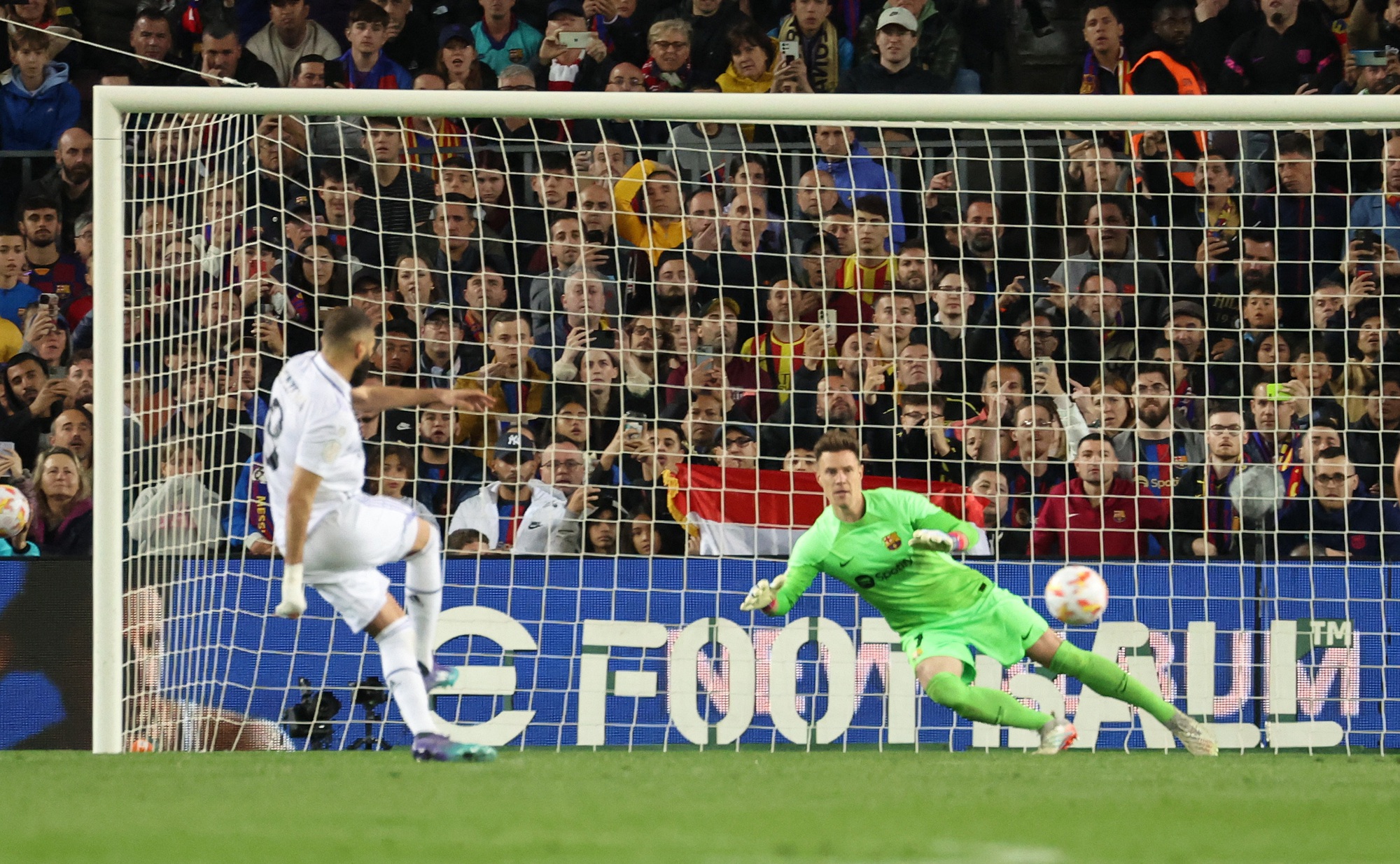 Barcelona sụp đổ siêu kinh điển, Real Madrid bay cao Cúp Nhà vua - Ảnh 4.