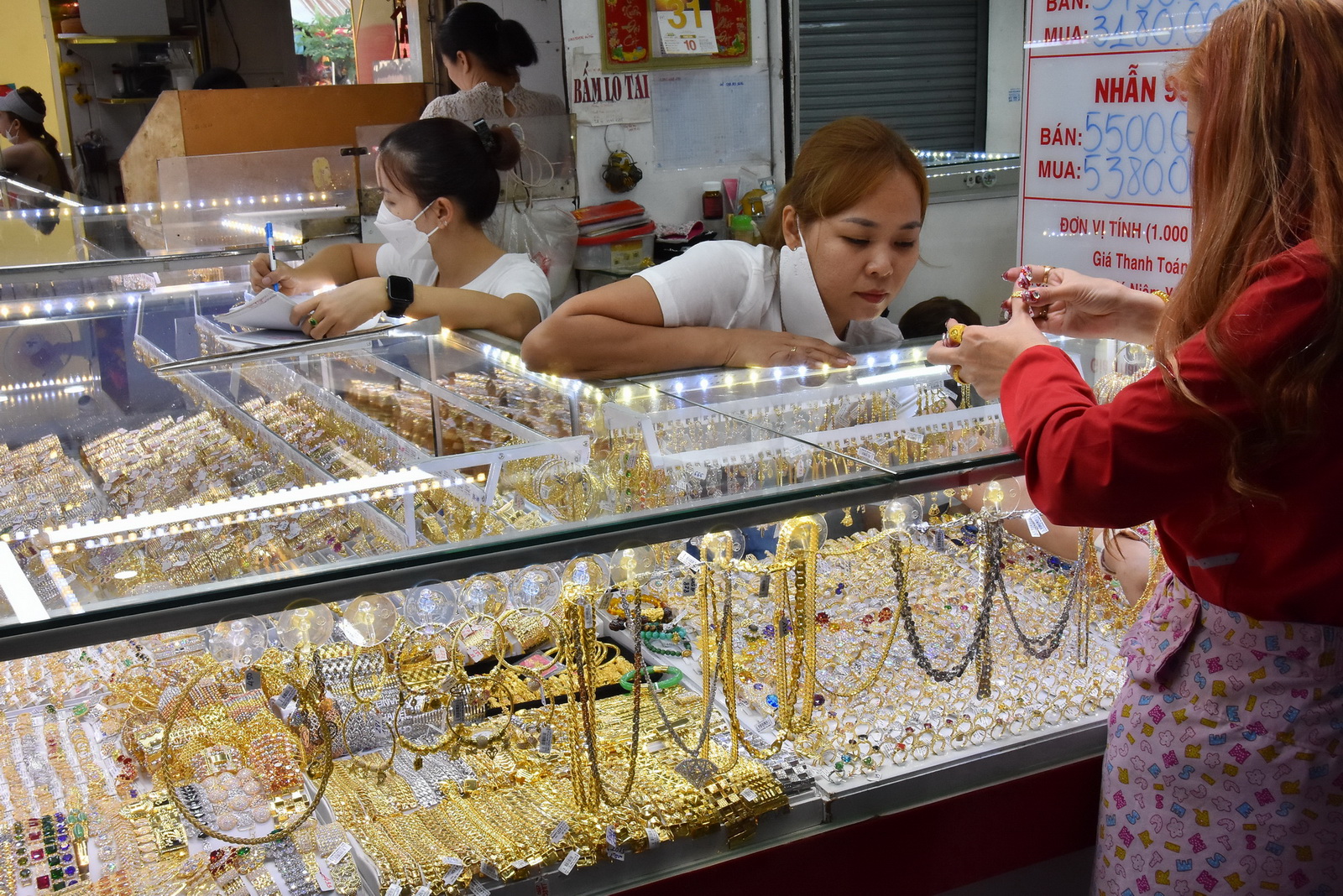 Giá vàng hôm nay 6-4: Vàng SJC và vàng nhẫn đồng loạt giảm giá