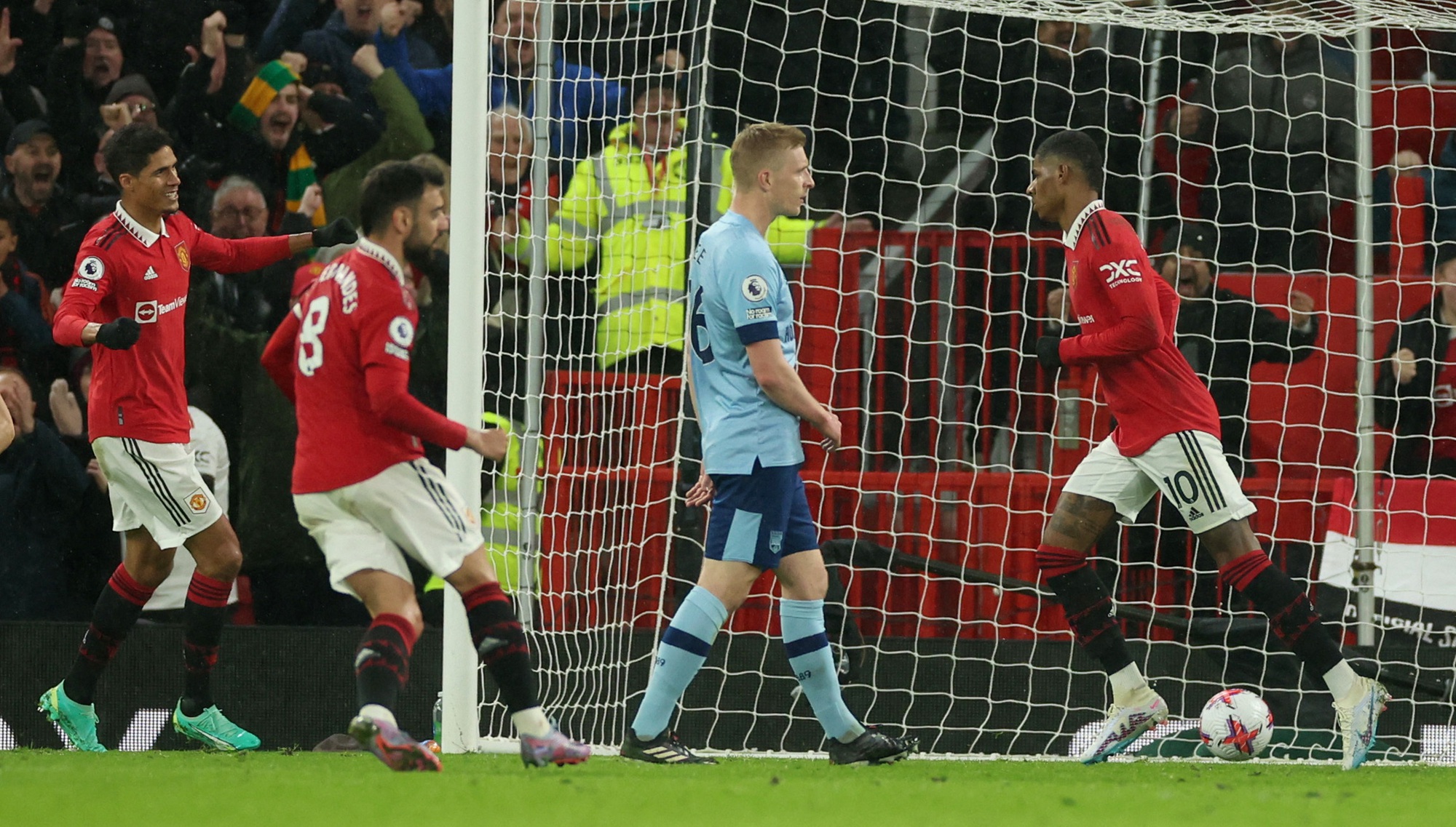Ngắt mạch trận thất vọng, Rashford đưa Man United trở lại Top 4 Ngoại hạng - Ảnh 3.