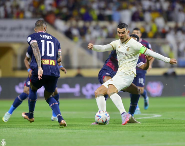Ronaldo tỏa sáng, Al Nassr thắng đậm chủ nhà Al Adalah