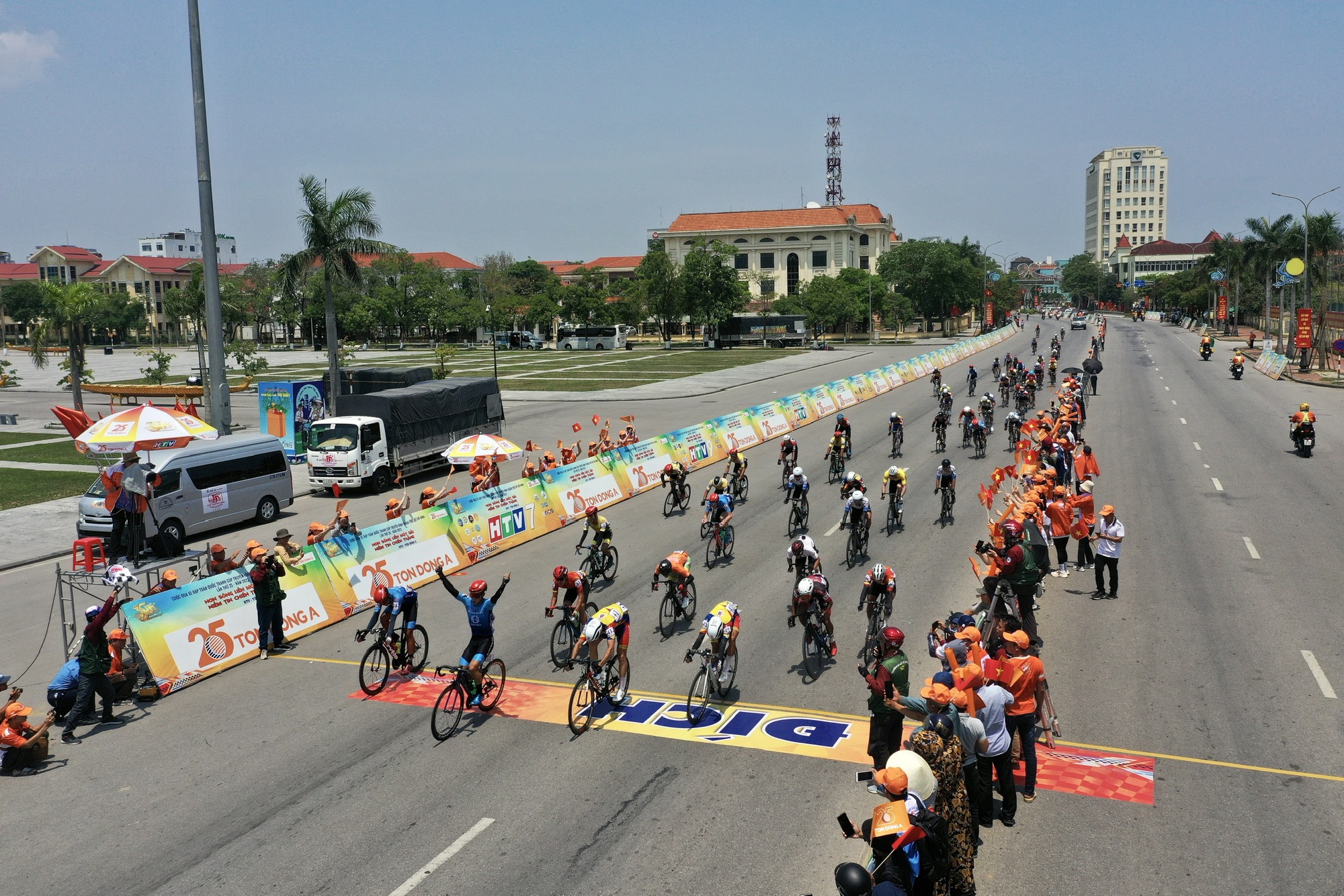 Văn Bình về nhất chặng đua dài nhất Cúp truyền hình TP HCM - Tôn Đông Á 2023