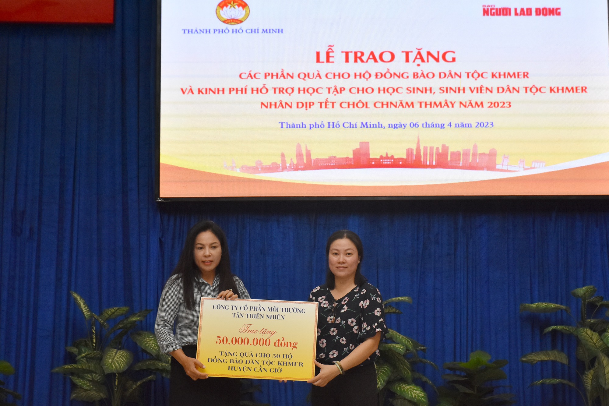 Trao quà cho học sinh, sinh viên, đồng bào dân tộc Khmer trước thềm Tết Chôl Chnăm Thmây - Ảnh 9.