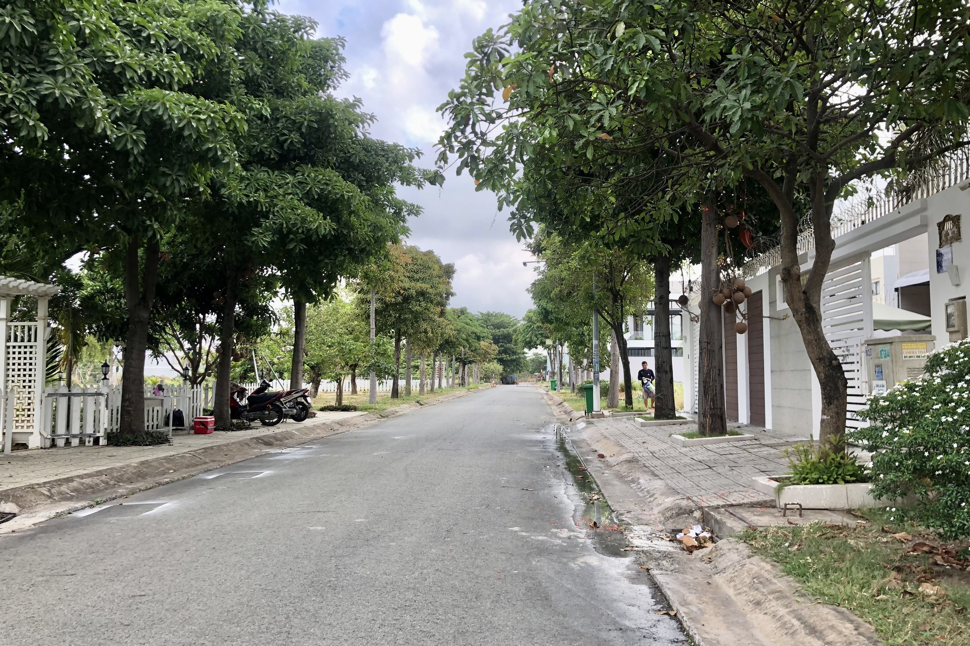 Xem hình ảnh ghi lại diễn biến trong nhà, người đàn ông bần thần