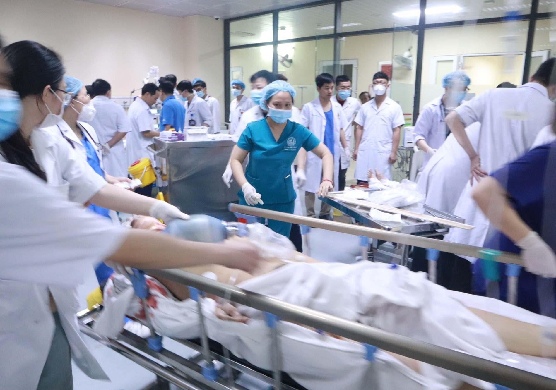 Vụ xe "điên" tông xe máy: Bác sĩ nói về "báo động đỏ" toàn bệnh viện cấp cứu nạn nhân