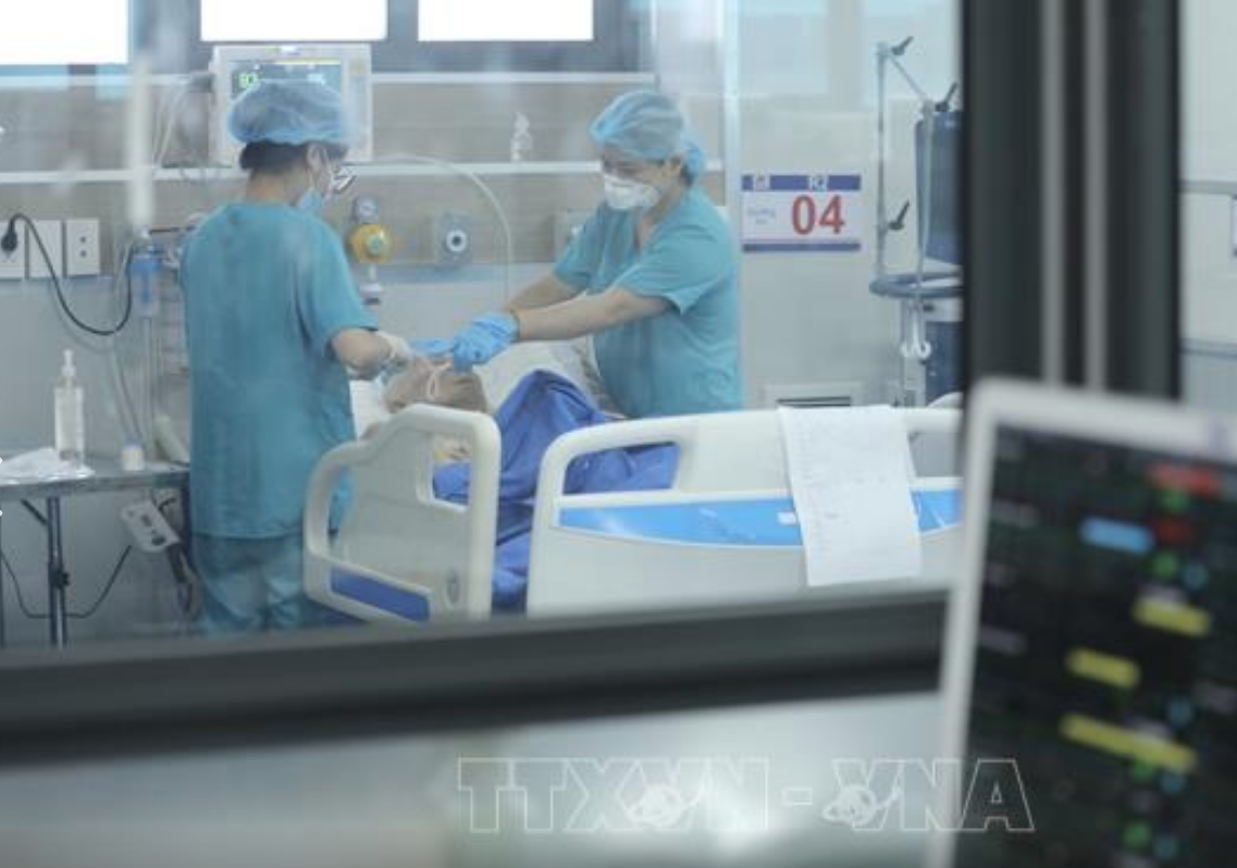 Dịch COVID-19 hôm nay: Xuất hiện bệnh nhân nặng phải thở máy