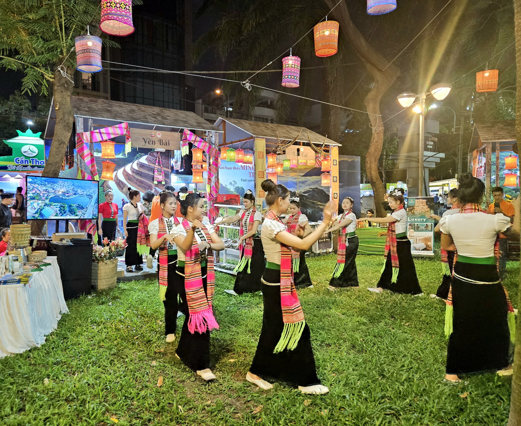 “Nhanh tay” mua tour giá rẻ, thưởng thức ẩm thực tại TP HCM