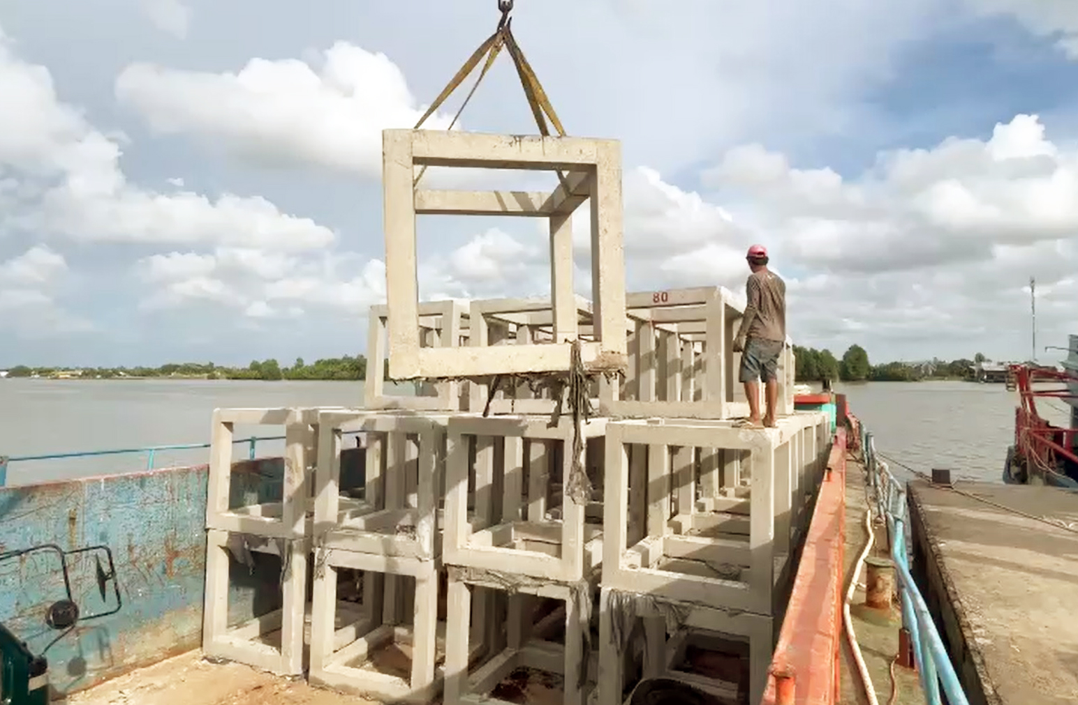 CLIP: Đ&atilde; mắt với 78 lo&agrave;i thủy, hải sản tung tăng quanh rạn nh&acirc;n tạo ở C&agrave; Mau - Ảnh 2.
