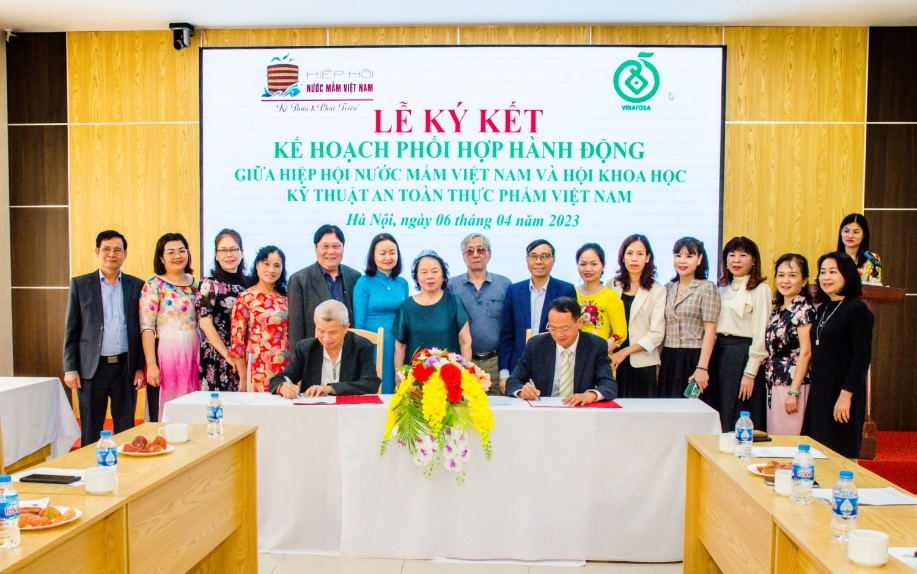 Tăng cường c&ocirc;ng t&aacute;c vệ sinh, an to&agrave;n thực phẩm trong sản xuất, kinh doanh nước mắm