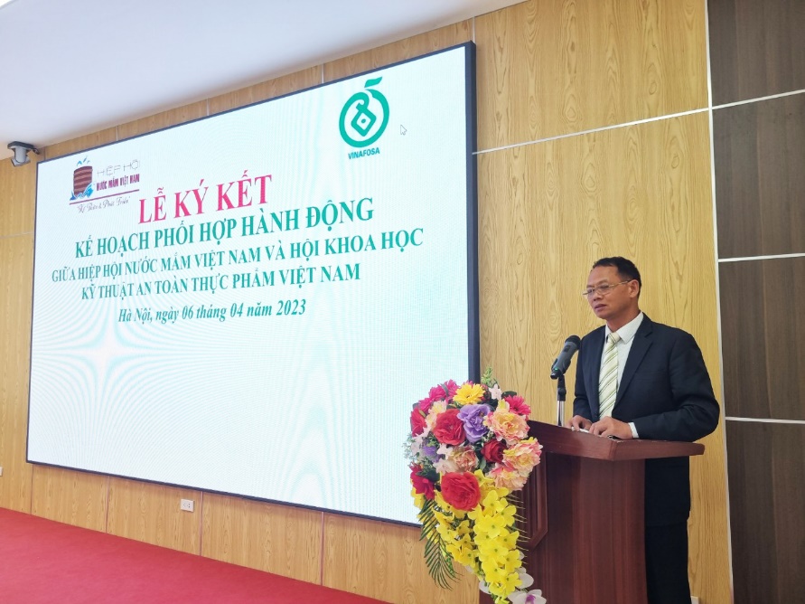 Tăng cường c&ocirc;ng t&aacute;c vệ sinh, an to&agrave;n thực phẩm trong sản xuất, kinh doanh nước mắm - Ảnh 3.